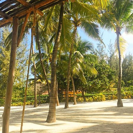 Zumzum Beach House Bed and Breakfast Kinondo Exterior foto