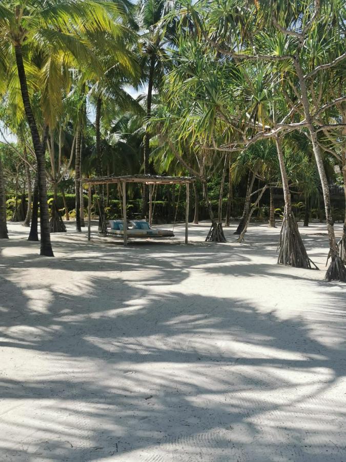 Zumzum Beach House Bed and Breakfast Kinondo Exterior foto