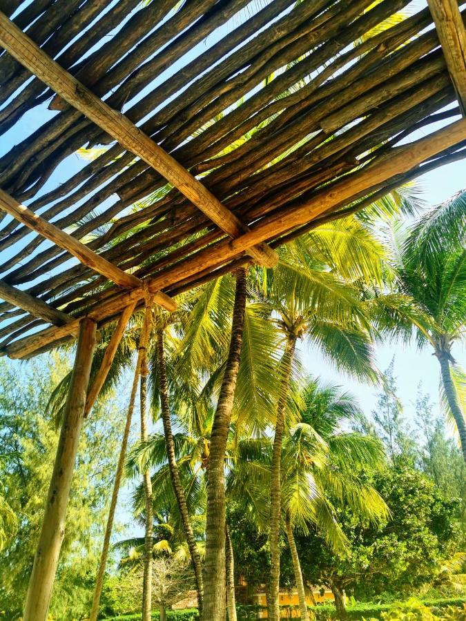 Zumzum Beach House Bed and Breakfast Kinondo Exterior foto