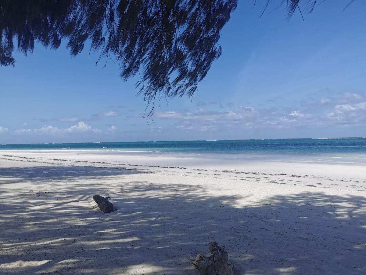 Zumzum Beach House Bed and Breakfast Kinondo Exterior foto