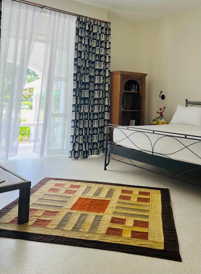Zumzum Beach House Bed and Breakfast Kinondo Exterior foto