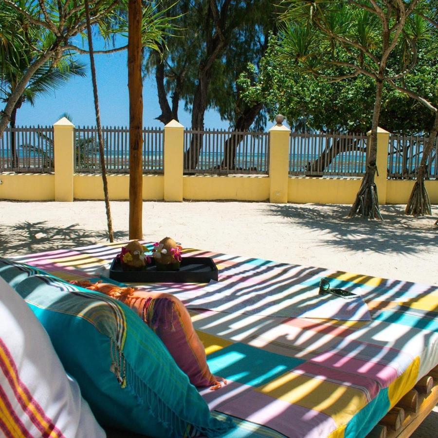 Zumzum Beach House Bed and Breakfast Kinondo Exterior foto