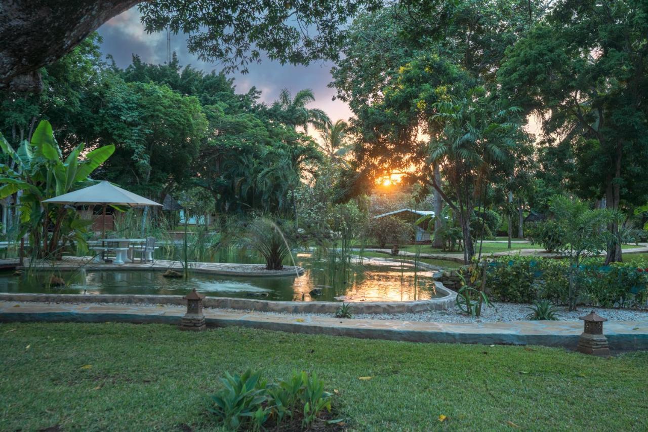 Zumzum Beach House Bed and Breakfast Kinondo Exterior foto